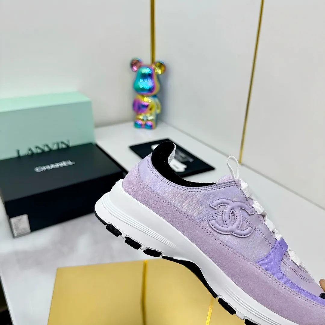 👟👟Ex-factory price 600👟👟High quality! ! ! CHANEL Chanel 25A latest thick-soled casual sports shoes. The counter is synchronized. The counter is very popular. It is a shoe that is very difficult to buy. The most popular thick-soled casual shoes on the Internet. As you can imagine, the most popular thick-soled casual shoes can not be missed. It has both good looks and comfort. Simple and versatile. The thick sole increases the height and is super versatile. Whoever wears it will look better. Upper: cowhide stitching. Lining: breathable mesh. Outsole: TPU original outsole. Size: 35-41 👉